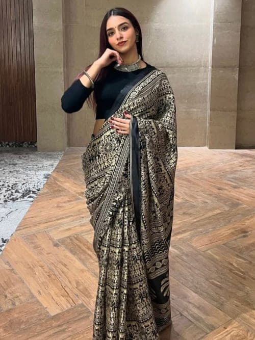 Black and white Ethnic motifs printed saree with no border