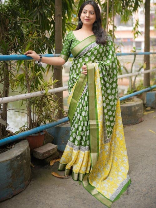 Multicoloured Abstract Print Saree with Woven Border